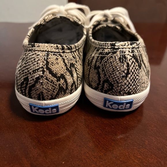 KEDS Memory Foam Sneakers in Snake Pattern - Picture 9 of 9
